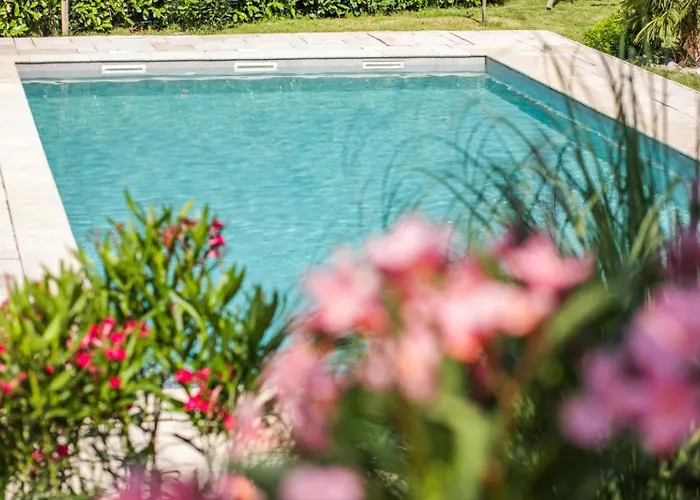 Valentina - Luxurious For 9 People With Xxl Pool And Whirpool