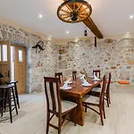Villa Valentina - Luxurious For 9 People With Xxl Pool And Whirpool Bribir (Primorje-Gorski Kotar)