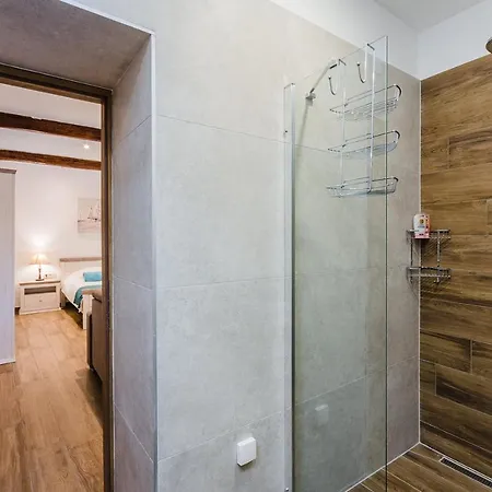 Valentina - Luxurious For 9 People With Xxl Pool And Whirpool Bribir (Primorje-Gorski Kotar)