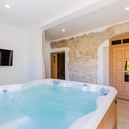 Villa Valentina - Luxurious For 9 People With Xxl Pool And Whirpool Bribir (Primorje-Gorski Kotar)