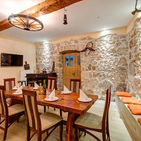 Valentina - Luxurious For 9 People With Xxl Pool And Whirpool Bribir (Primorje-Gorski Kotar)