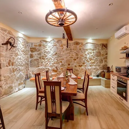Valentina - Luxurious For 9 People With Xxl Pool And Whirpool Villa Bribir (Primorje-Gorski Kotar)