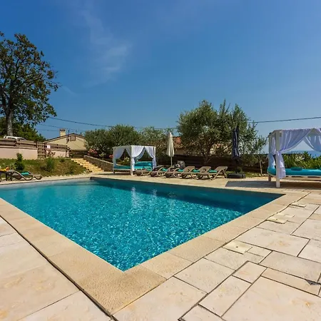 Valentina - Luxurious For 9 People With Xxl Pool And Whirpool