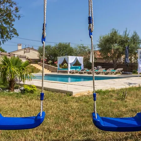 Valentina - Luxurious For 9 People With Xxl Pool And Whirpool