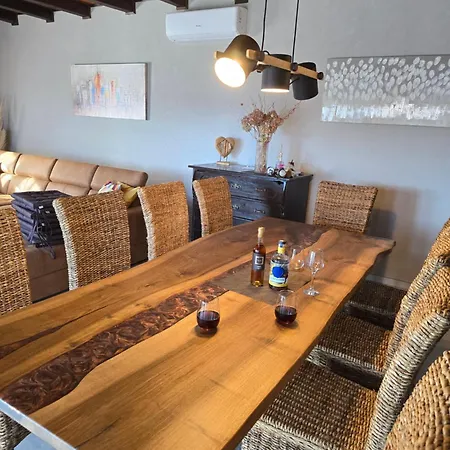 Valentina - Luxurious For 9 People With Xxl Pool And Whirpool