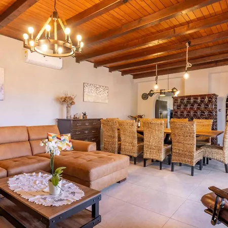 Valentina - Luxurious For 9 People With Xxl Pool And Whirpool Villa