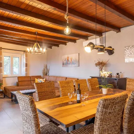 Valentina - Luxurious For 9 People With Xxl Pool And Whirpool Villa *
