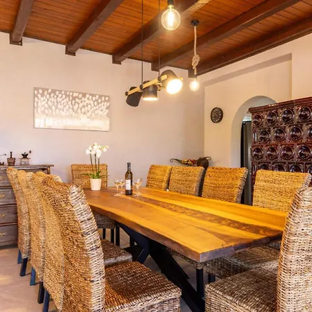 Valentina - Luxurious For 9 People With Xxl Pool And Whirpool Villa *