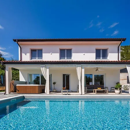 Valentina - Luxurious For 9 People With Xxl Pool And Whirpool Vila *