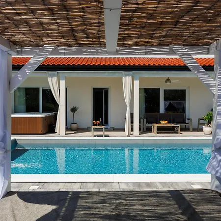 Вилла Valentina - Luxurious For 9 People With Xxl Pool And Whirpool *