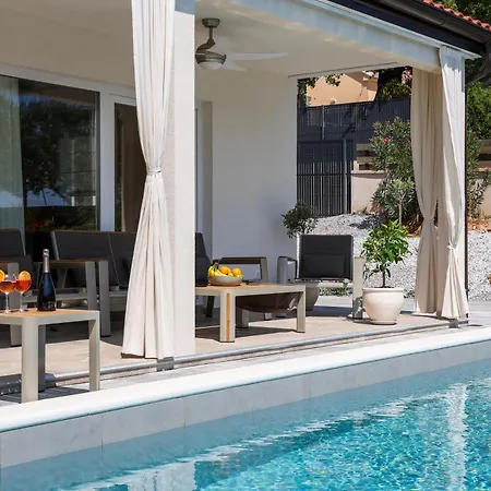 Valentina - Luxurious For 9 People With Xxl Pool And Whirpool Брибир