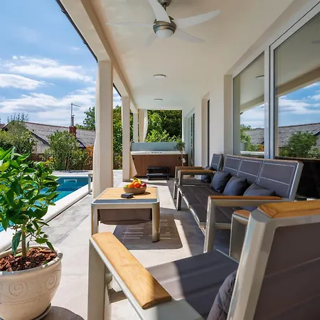 Valentina - Luxurious For 9 People With Xxl Pool And Whirpool Villa