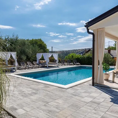 Valentina - Luxurious For 9 People With Xxl Pool And Whirpool *