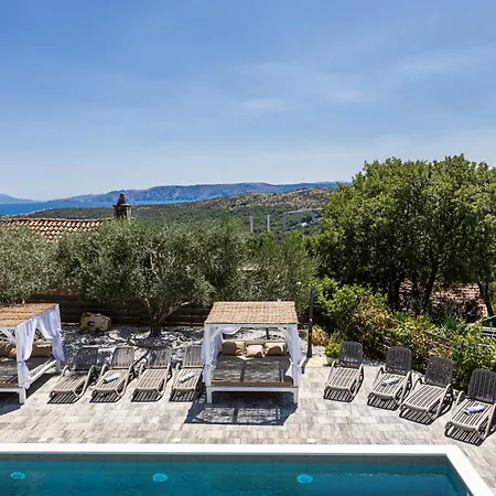 Valentina - Luxurious For 9 People With Xxl Pool And Whirpool