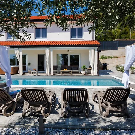 Valentina - Luxurious For 9 People With Xxl Pool And Whirpool Bribir (Primorje-Gorski Kotar)