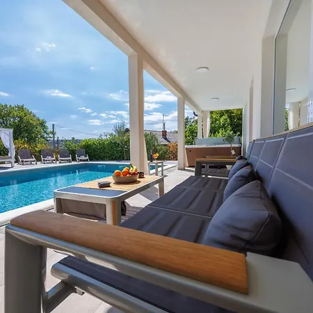 Valentina - Luxurious For 9 People With Xxl Pool And Whirpool Вилла *