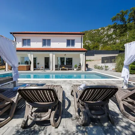 Valentina - Luxurious For 9 People With Xxl Pool And Whirpool Брибир