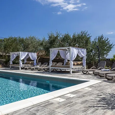Villa Valentina - Luxurious For 9 People With Xxl Pool And Whirpool *