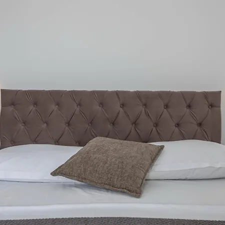 Valentina - Luxurious For 9 People With Xxl Pool And Whirpool Брибир