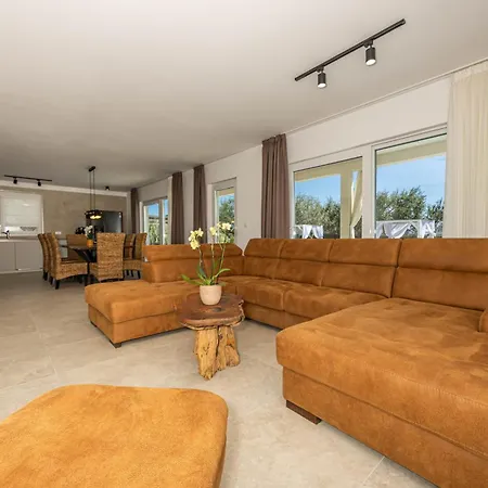 Valentina - Luxurious For 9 People With Xxl Pool And Whirpool Вилла