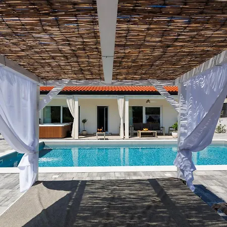 Valentina - Luxurious For 9 People With Xxl Pool And Whirpool Вилла *