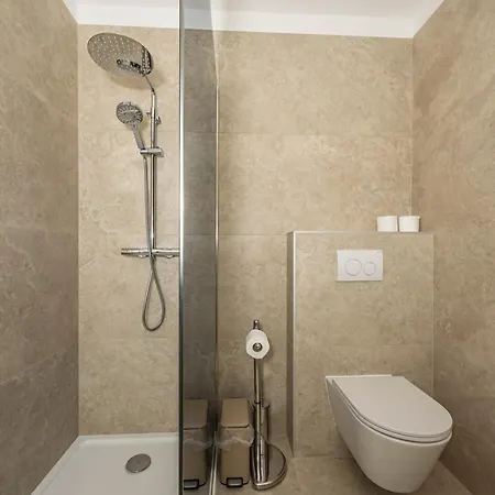 Villa Valentina - Luxurious For 9 People With Xxl Pool And Whirpool *