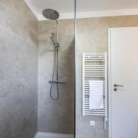 Valentina - Luxurious For 9 People With Xxl Pool And Whirpool Bribir (Primorje-Gorski Kotar)