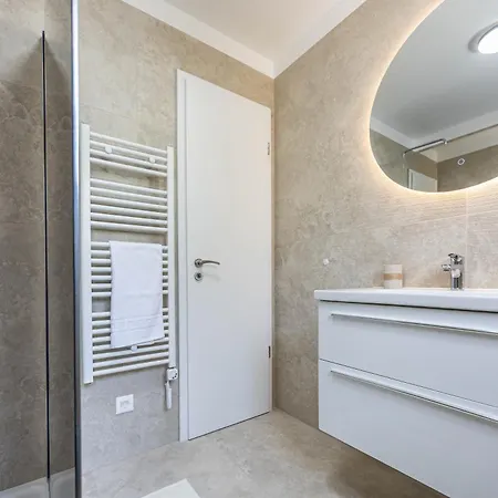 Valentina - Luxurious For 9 People With Xxl Pool And Whirpool Villa