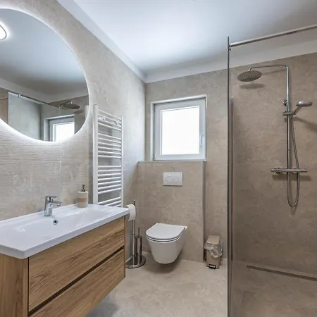 Vila Valentina - Luxurious For 9 People With Xxl Pool And Whirpool *