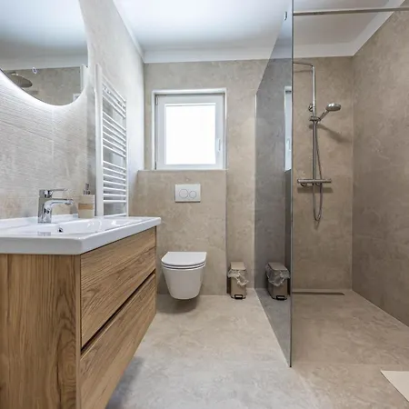 Valentina - Luxurious For 9 People With Xxl Pool And Whirpool Villa Bribir (Primorje-Gorski Kotar)