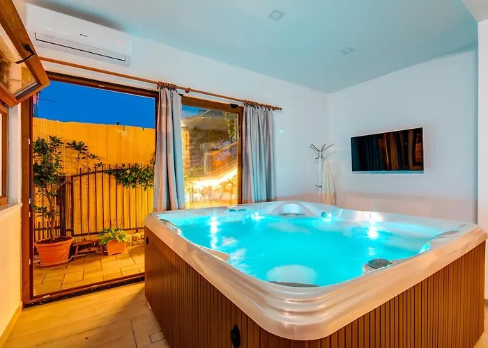 Villa Valentina - Luxurious For 9 People With Xxl Pool And Whirpool