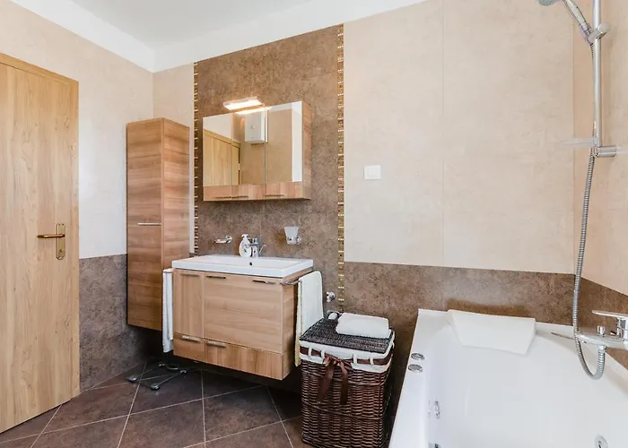 Valentina - Luxurious For 9 People With Xxl Pool And Whirpool Villa
