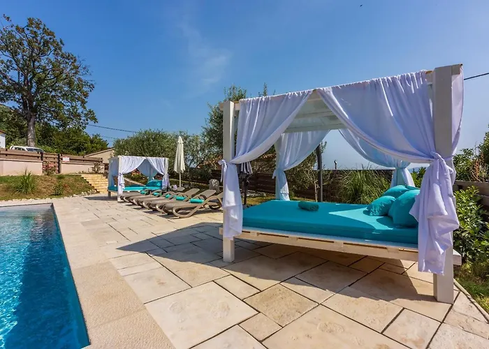 Valentina - Luxurious For 9 People With Xxl Pool And Whirpool Bribir