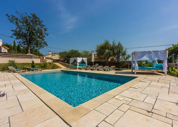 Valentina - Luxurious For 9 People With Xxl Pool And Whirpool