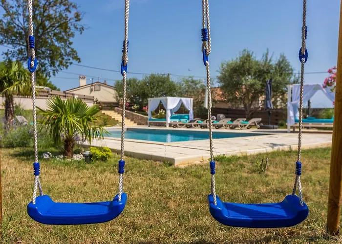 Valentina - Luxurious For 9 People With Xxl Pool And Whirpool