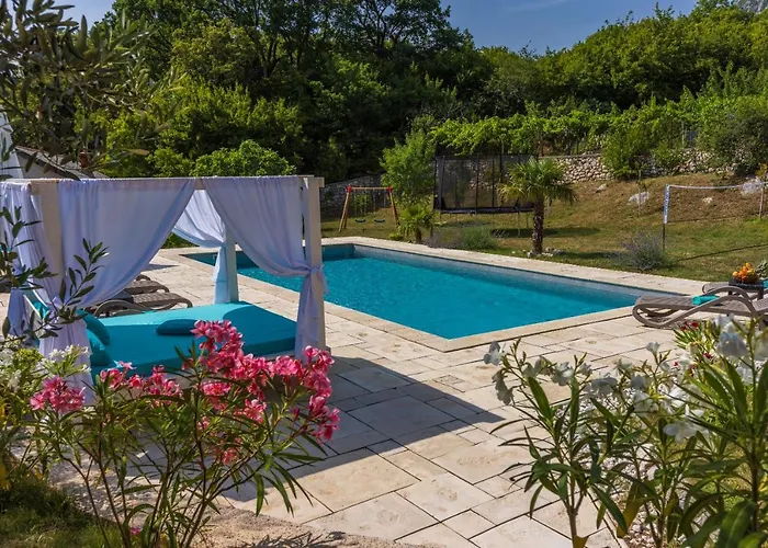 Valentina - Luxurious For 9 People With Xxl Pool And Whirpool Villa Bribir (Primorje-Gorski Kotar)